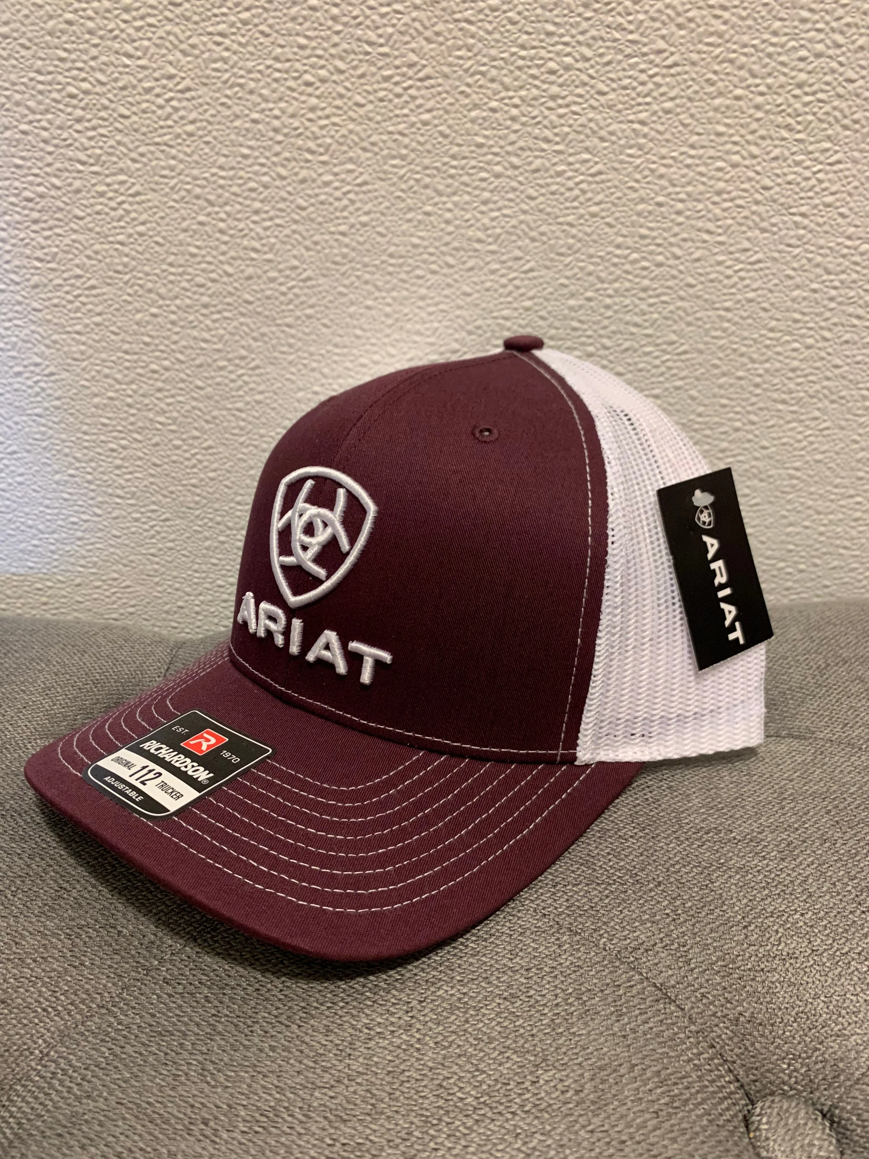 Ariat maroon/white