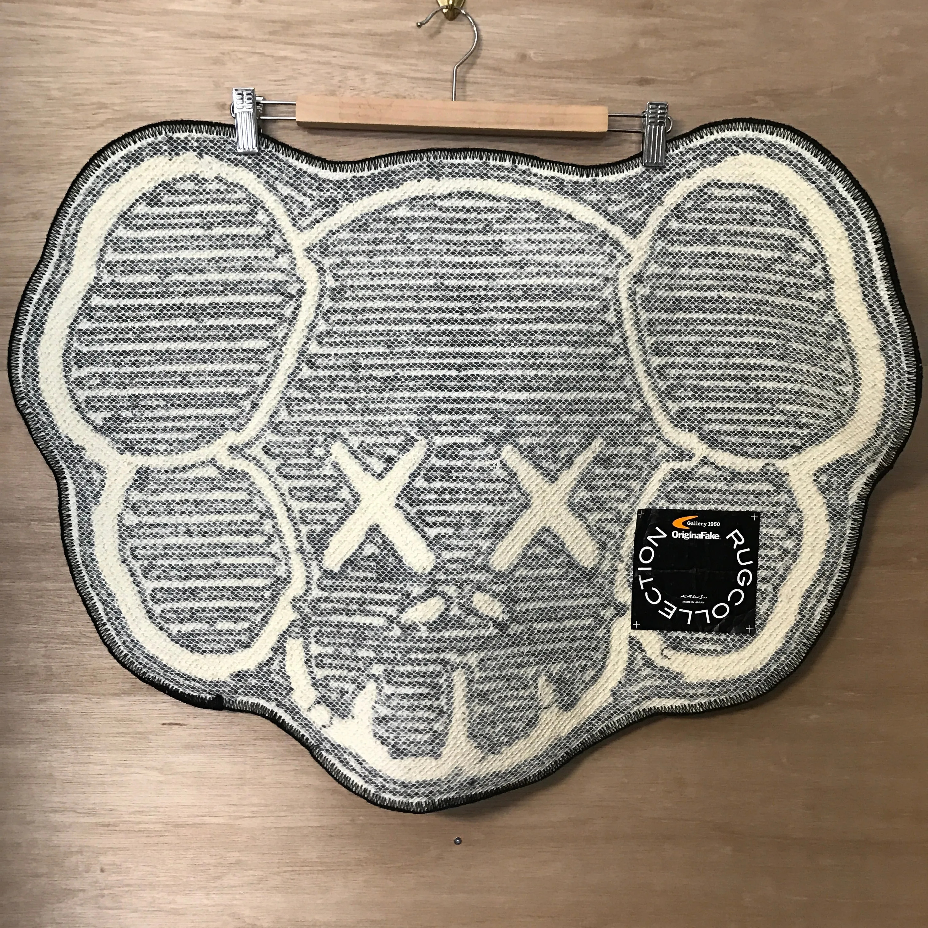 DS! G1950 x Kaws Sull Skull Rug Mat Black