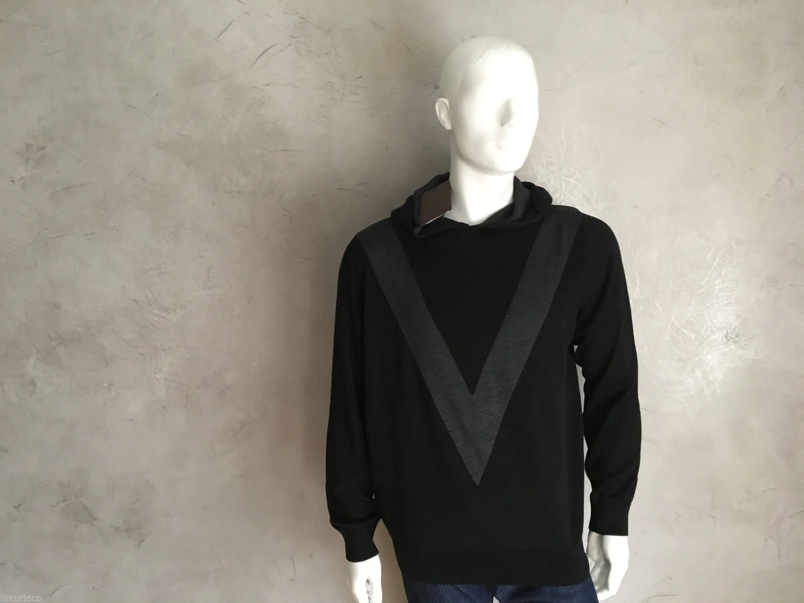 Hooded Pull With Silk V