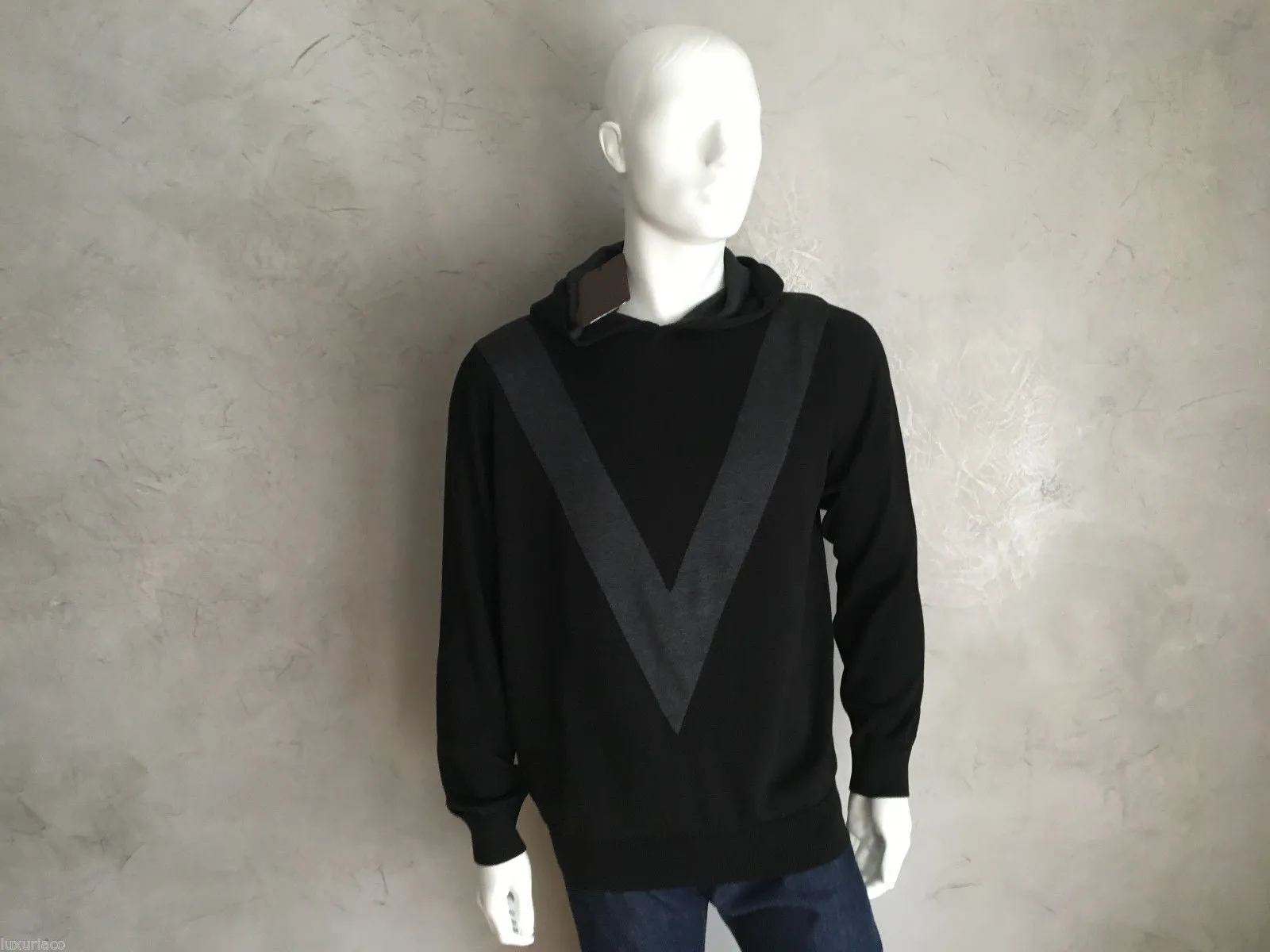 Hooded Pull With Silk V