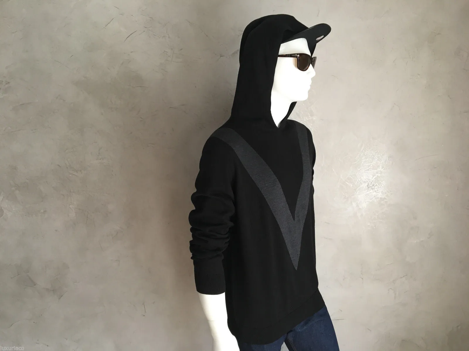 Hooded Pull With Silk V