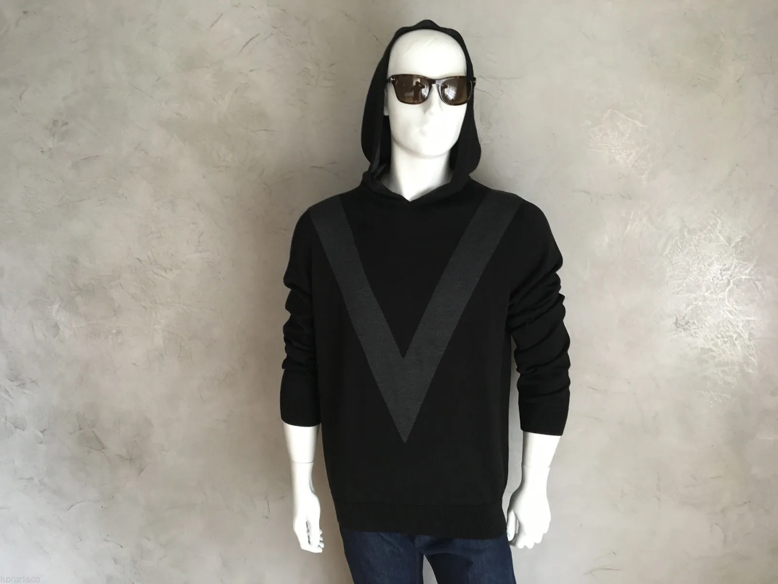 Hooded Pull With Silk V