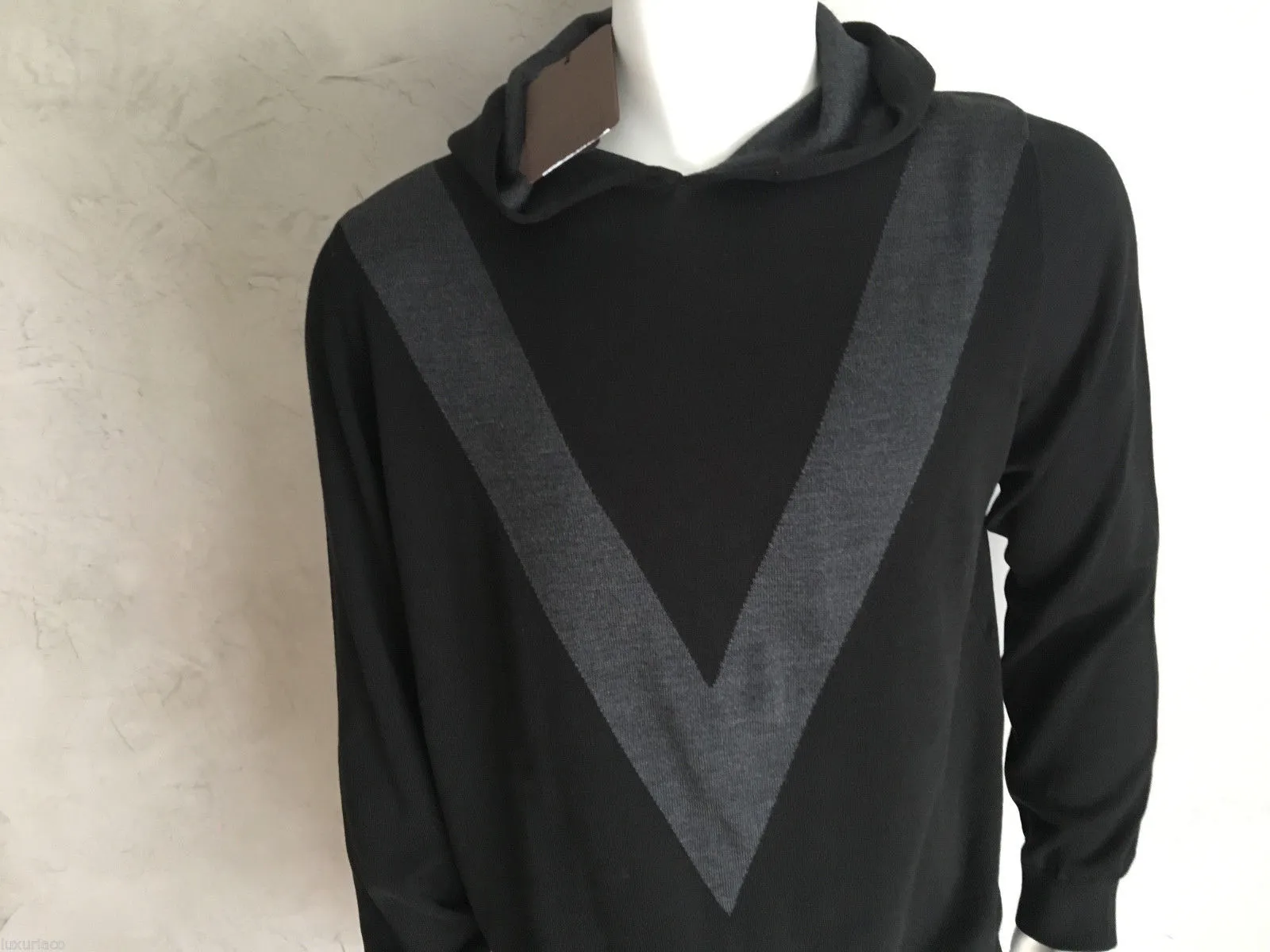 Hooded Pull With Silk V
