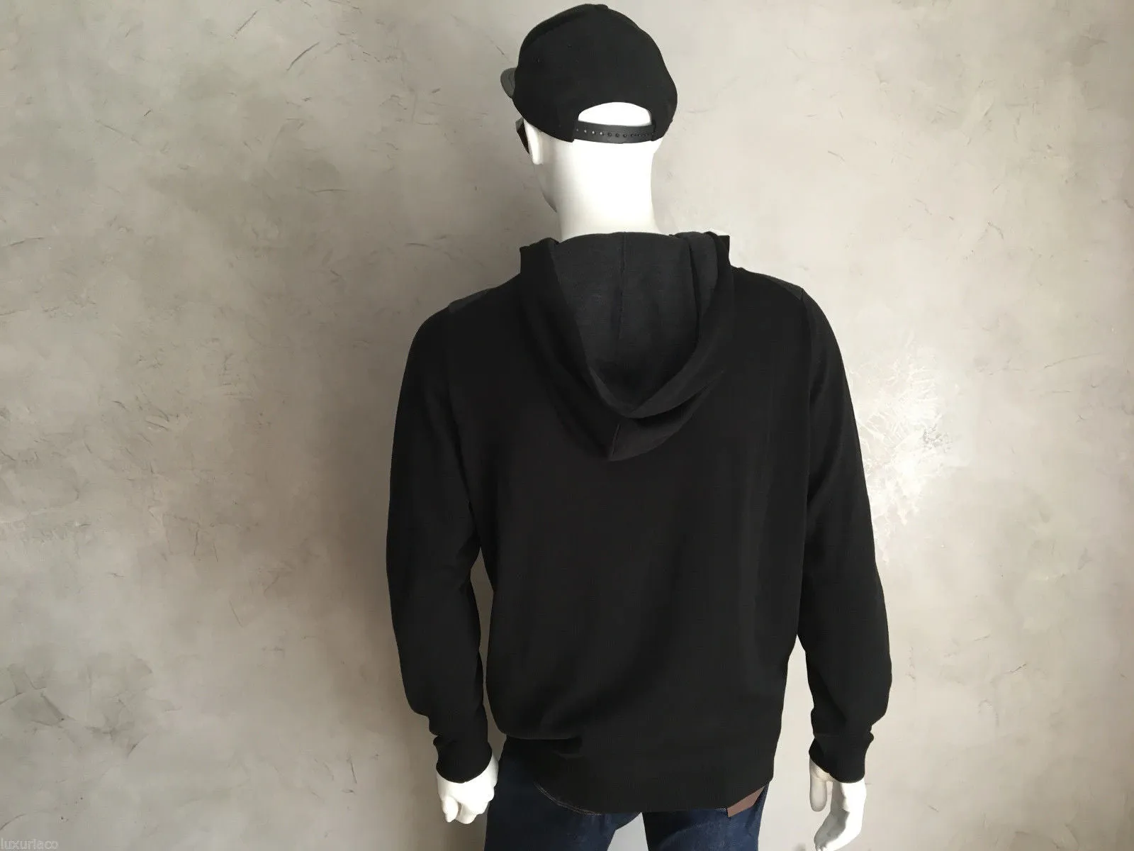 Hooded Pull With Silk V