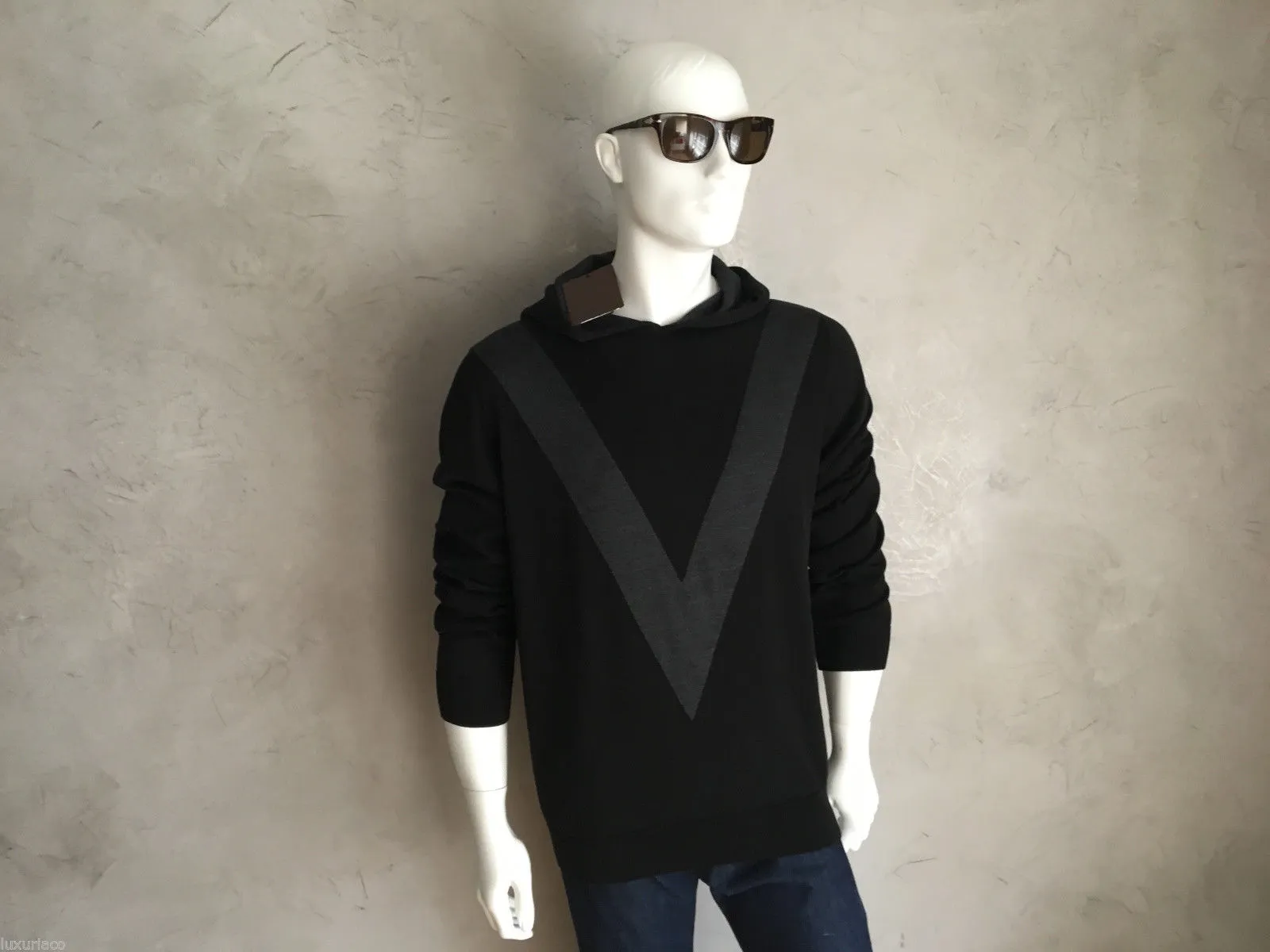 Hooded Pull With Silk V