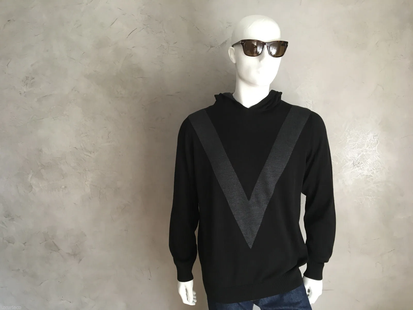 Hooded Pull With Silk V