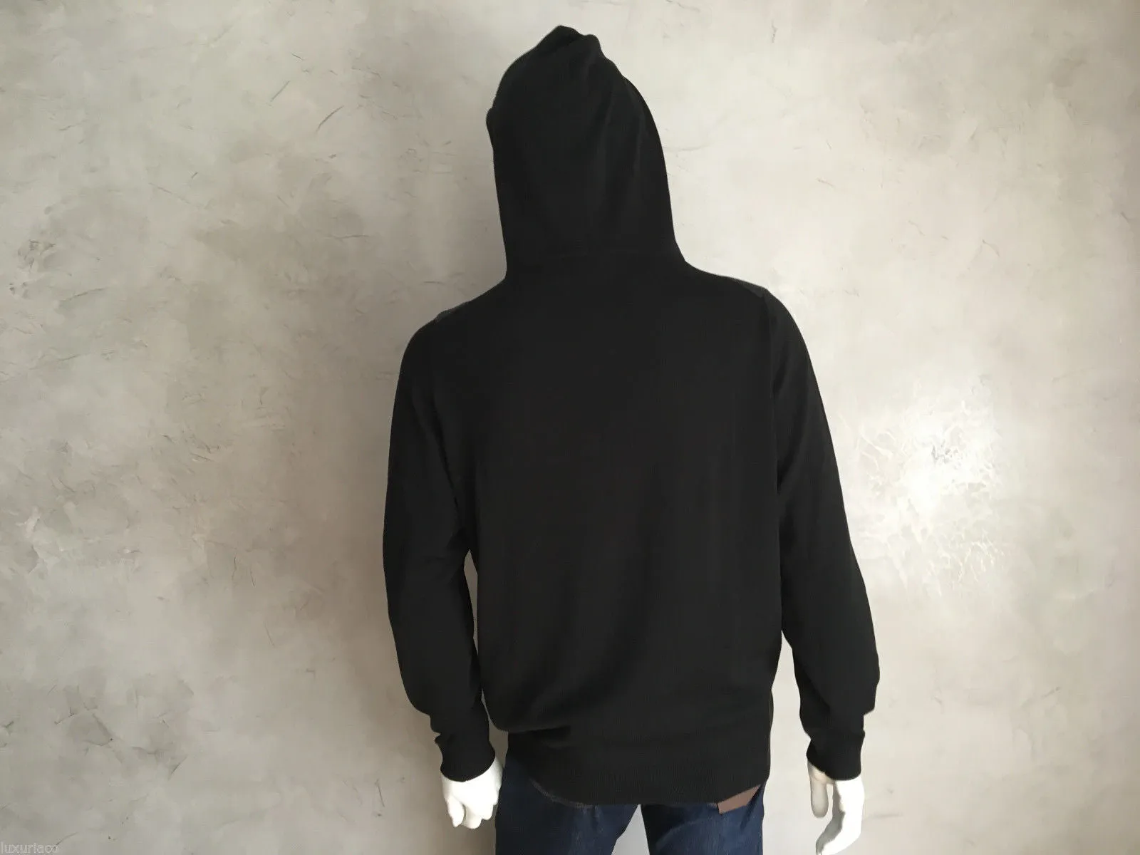 Hooded Pull With Silk V