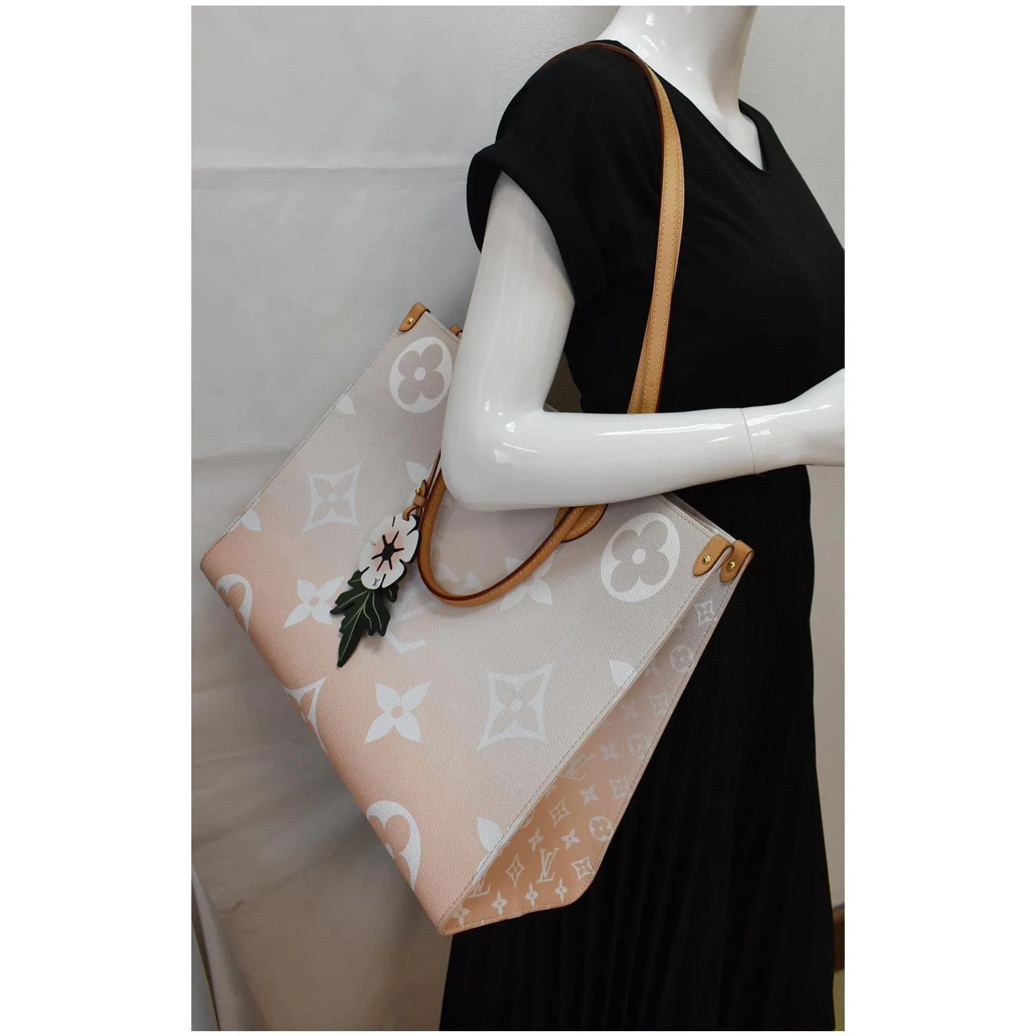 LOUIS VUITTON Pool Onthego GM Monogram Shoulder Bag Brume