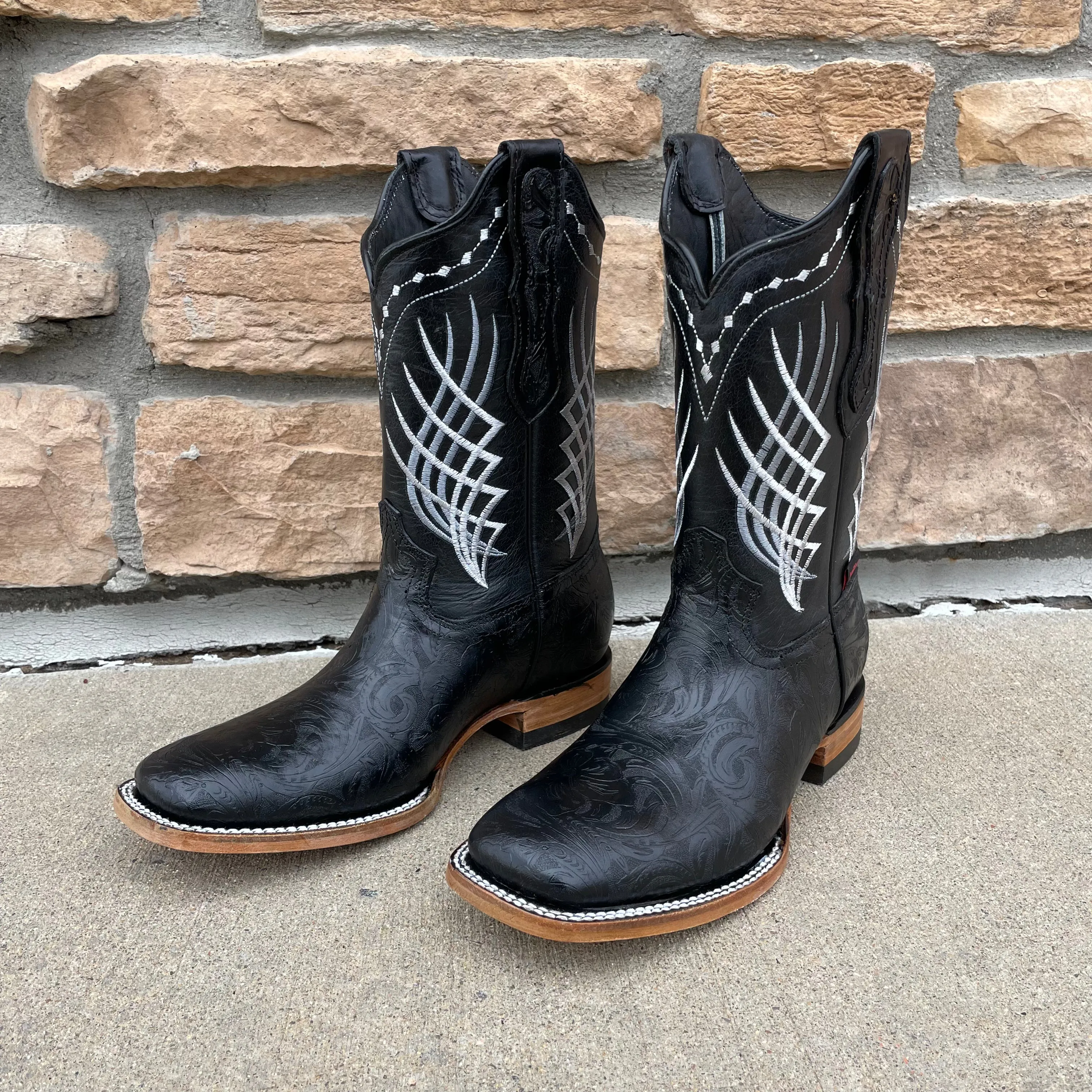 Men's Artillero Black Hand Tooled Chiseled Print Wide Square Toe Boots