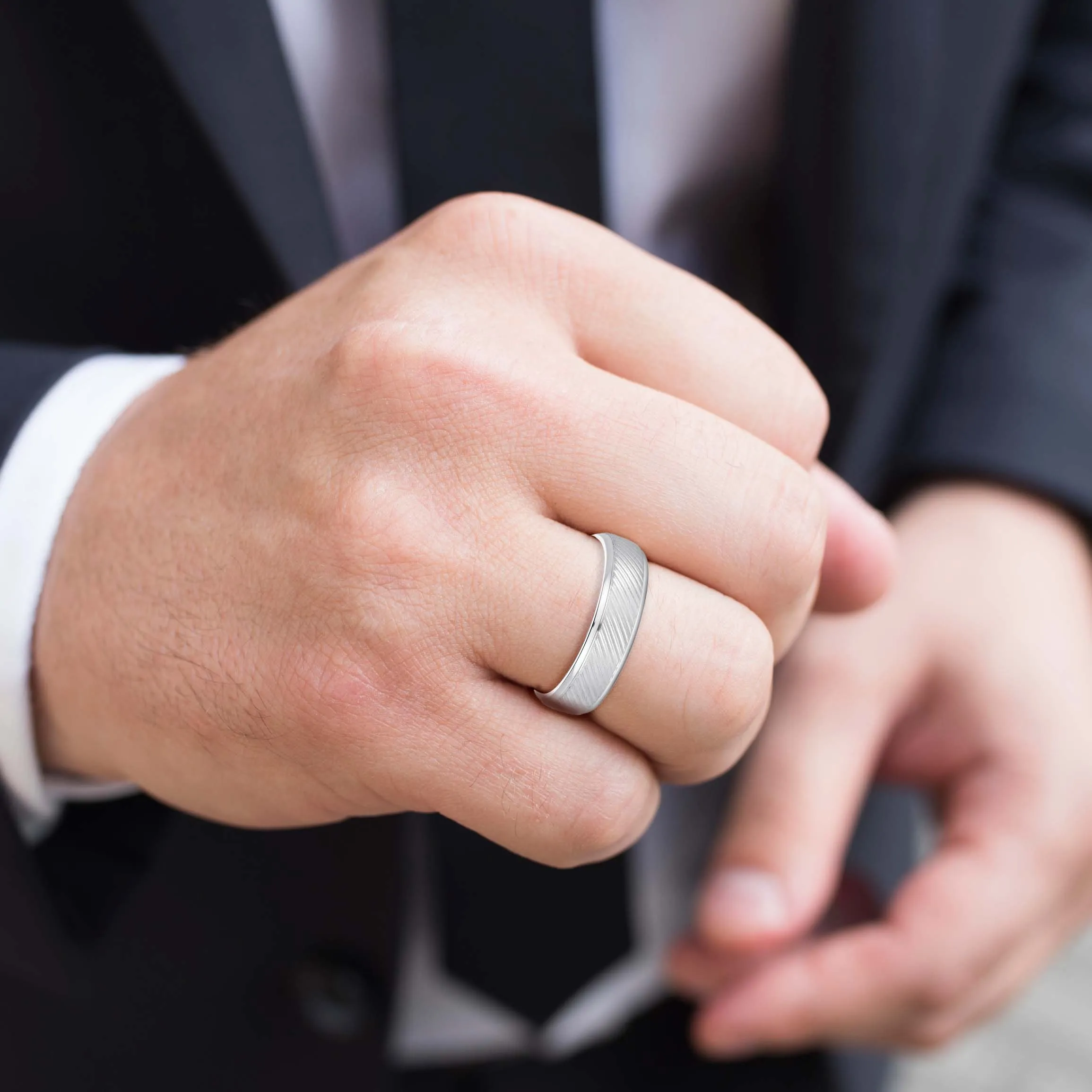 Men’s Diagonal Lines Pleasant Elegance Band