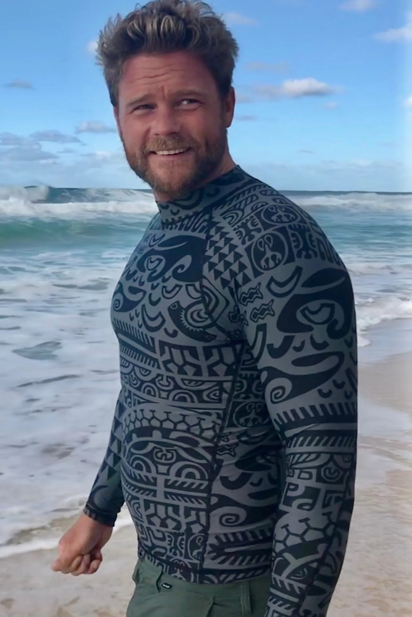 Men's Long-Sleeve Rash Guard ~ Matamua Print ~ Gray/Black