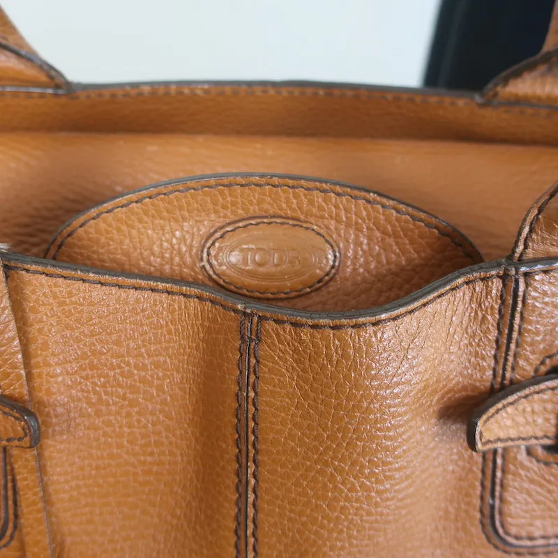 Tod's Buckled Tote Camel Grained Leather Medium Shoulder Bag